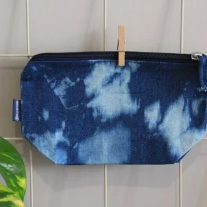 Petite pochette jean zip tie and dye